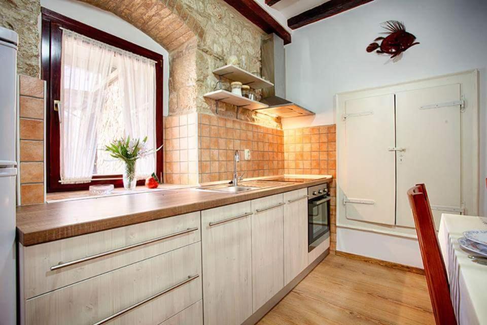 Apartment Domina Вис Экстерьер фото